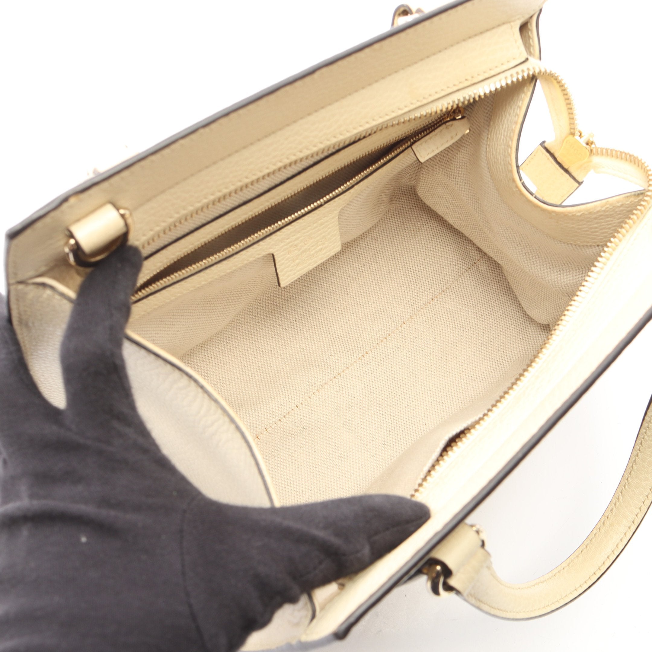 Soho Interlocking G 2WAY Handbag Leather Ivory – BRAND OFF online
